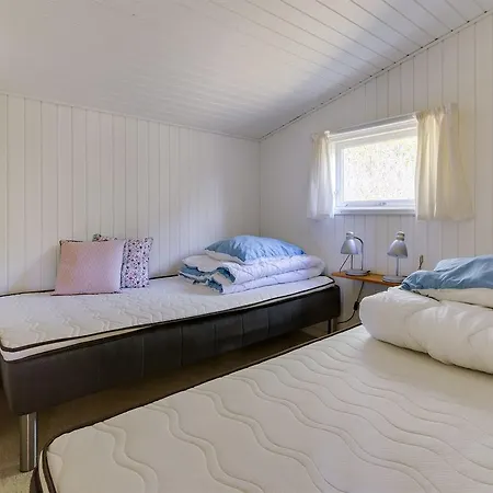 Three-bedroom Holiday In * Hals
