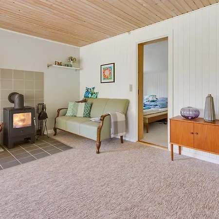 Three-bedroom Holiday In * Hals