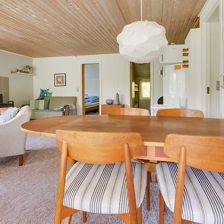 Three-bedroom Holiday In * Hals