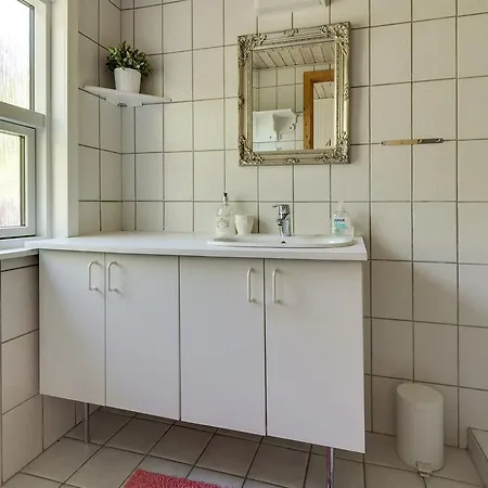 Three-bedroom Holiday In * Hals